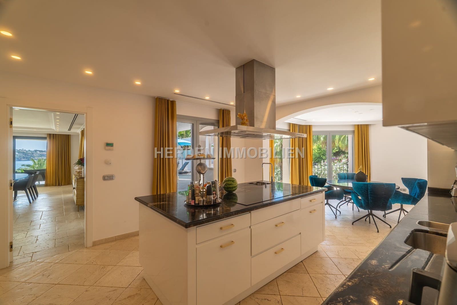 Chalet de 7 habitaciones en Calvià en venta con piscina - 6.950.000 € (Ref: 9734031)