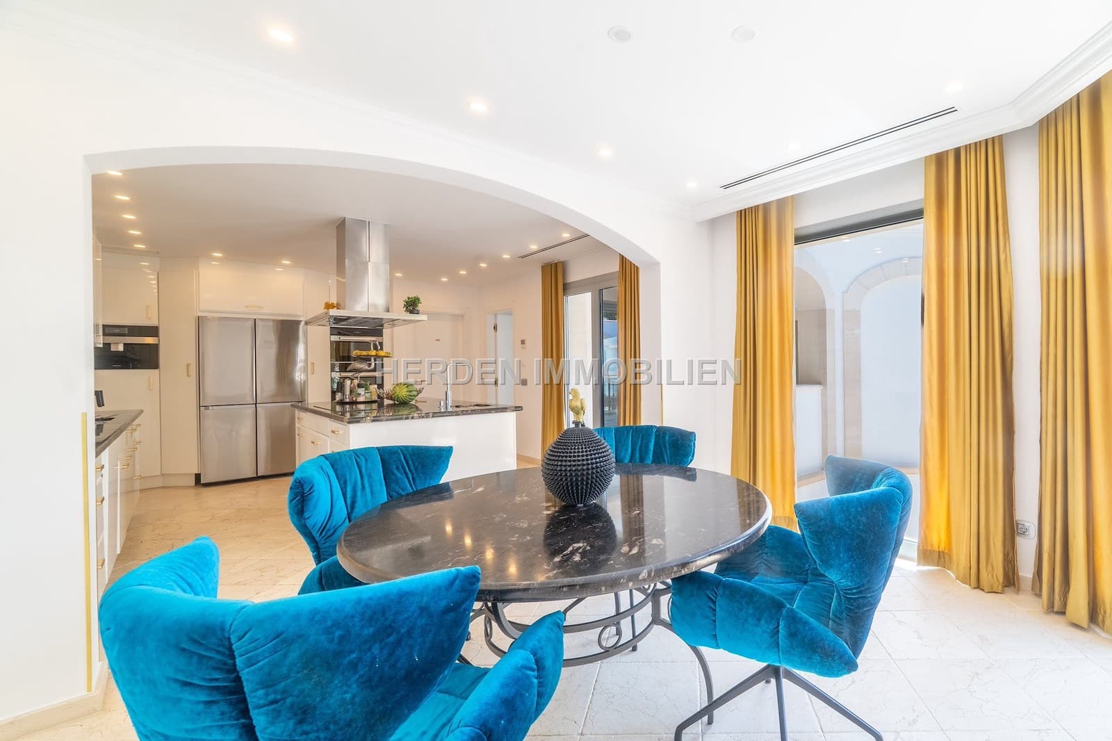 Chalet de 7 habitaciones en Calvià en venta con piscina - 6.950.000 € (Ref: 9734031)