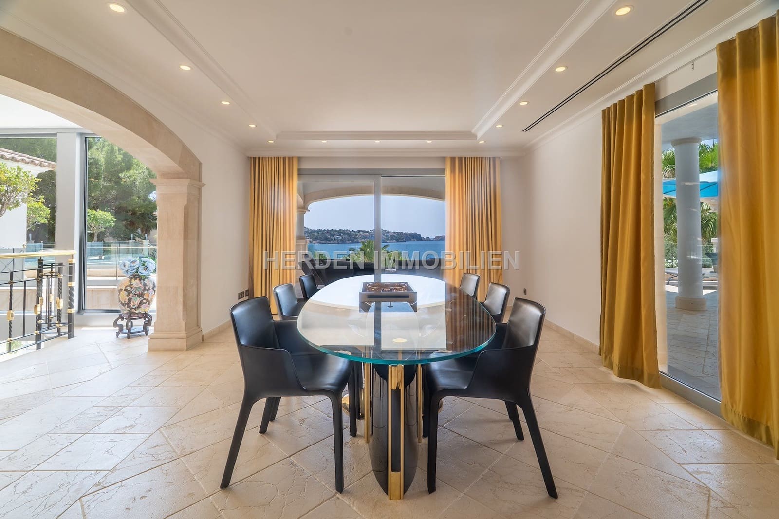 Chalet de 7 habitaciones en Calvià en venta con piscina - 6.950.000 € (Ref: 9734031)