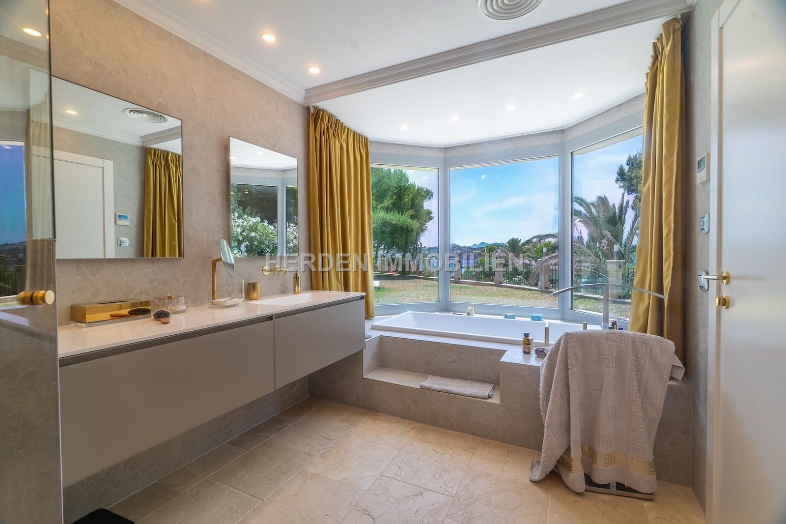 Chalet de 7 habitaciones en Calvià en venta con piscina - 6.950.000 € (Ref: 9734031)