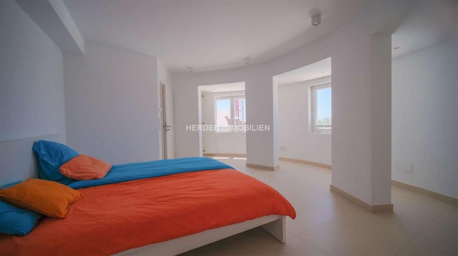 5 bedroom Villa for sale in Calvia with pool - € 3,950,000 (Ref: 9734039)