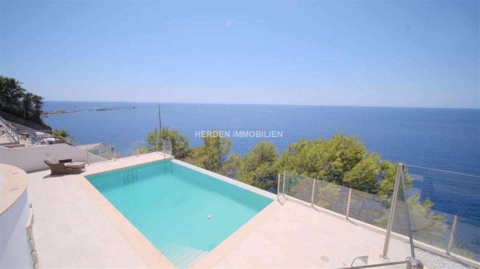 5 bedroom Villa for sale in Calvia with pool - € 3,950,000 (Ref: 9734039)