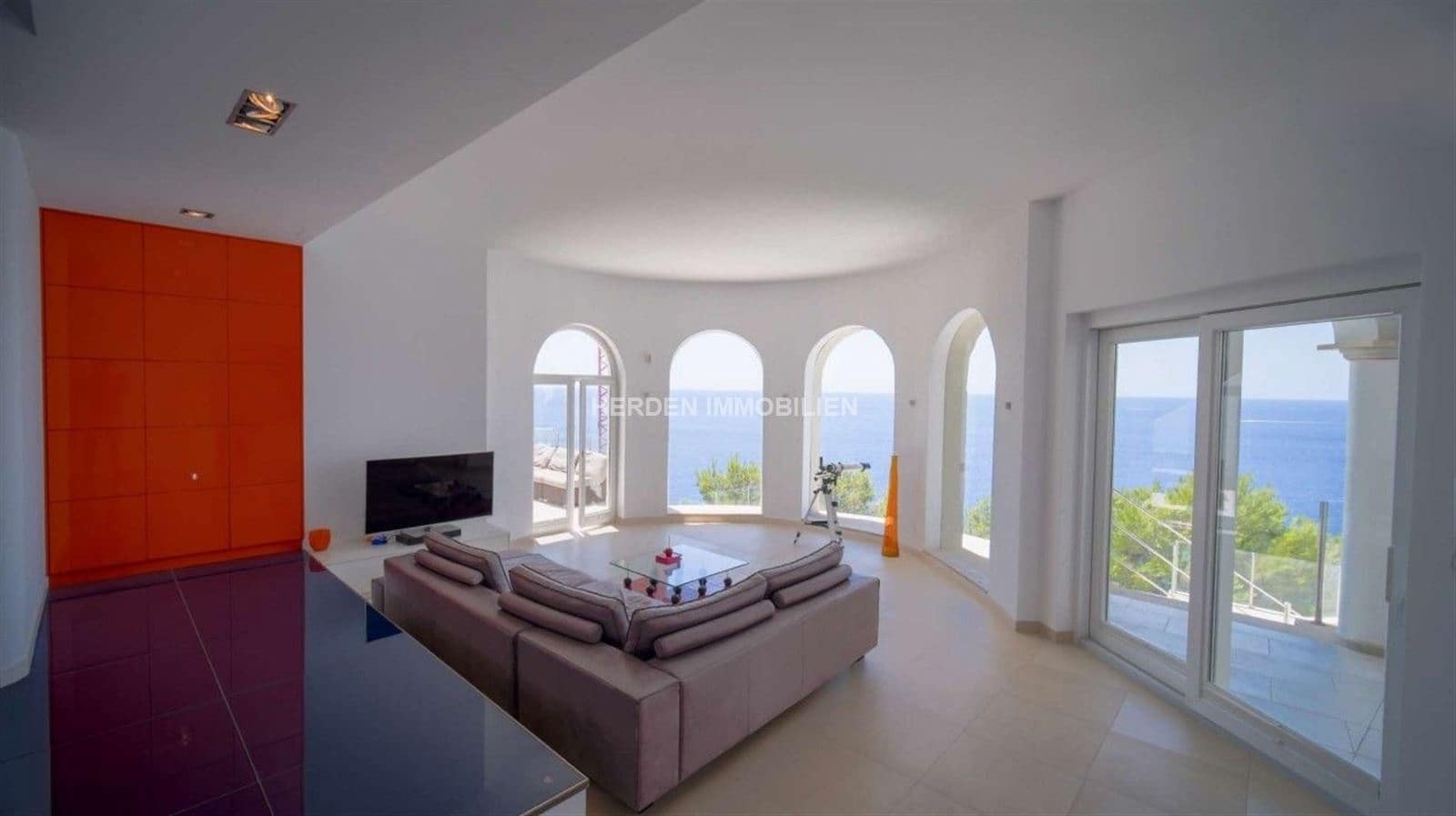 5 bedroom Villa for sale in Calvia with pool - € 3,950,000 (Ref: 9734039)