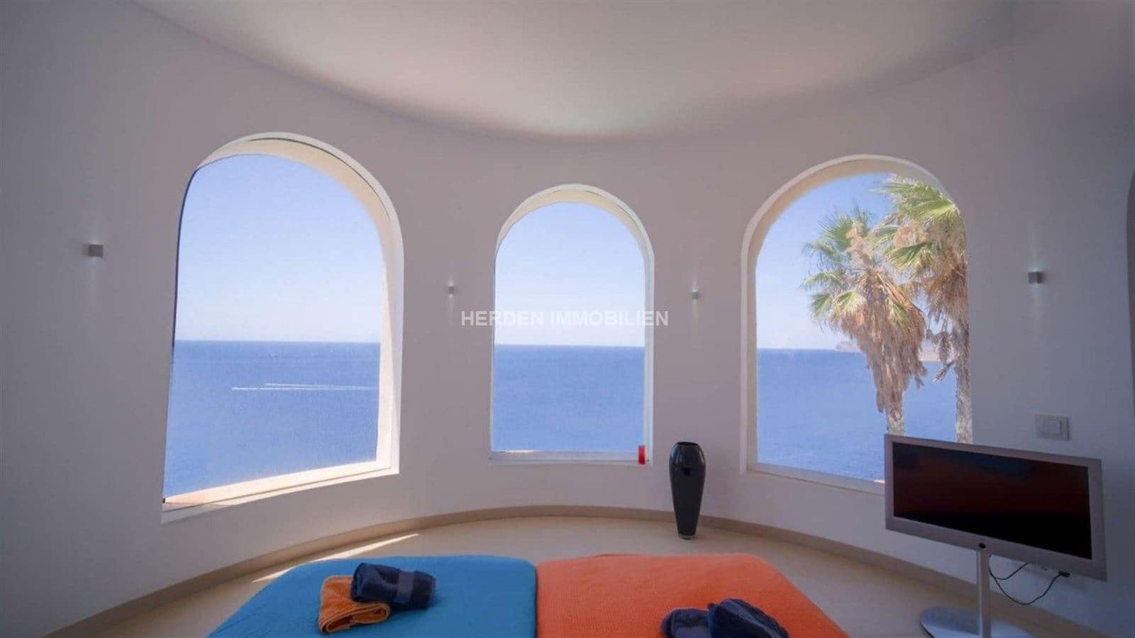 5 bedroom Villa for sale in Calvia with pool - € 3,950,000 (Ref: 9734039)