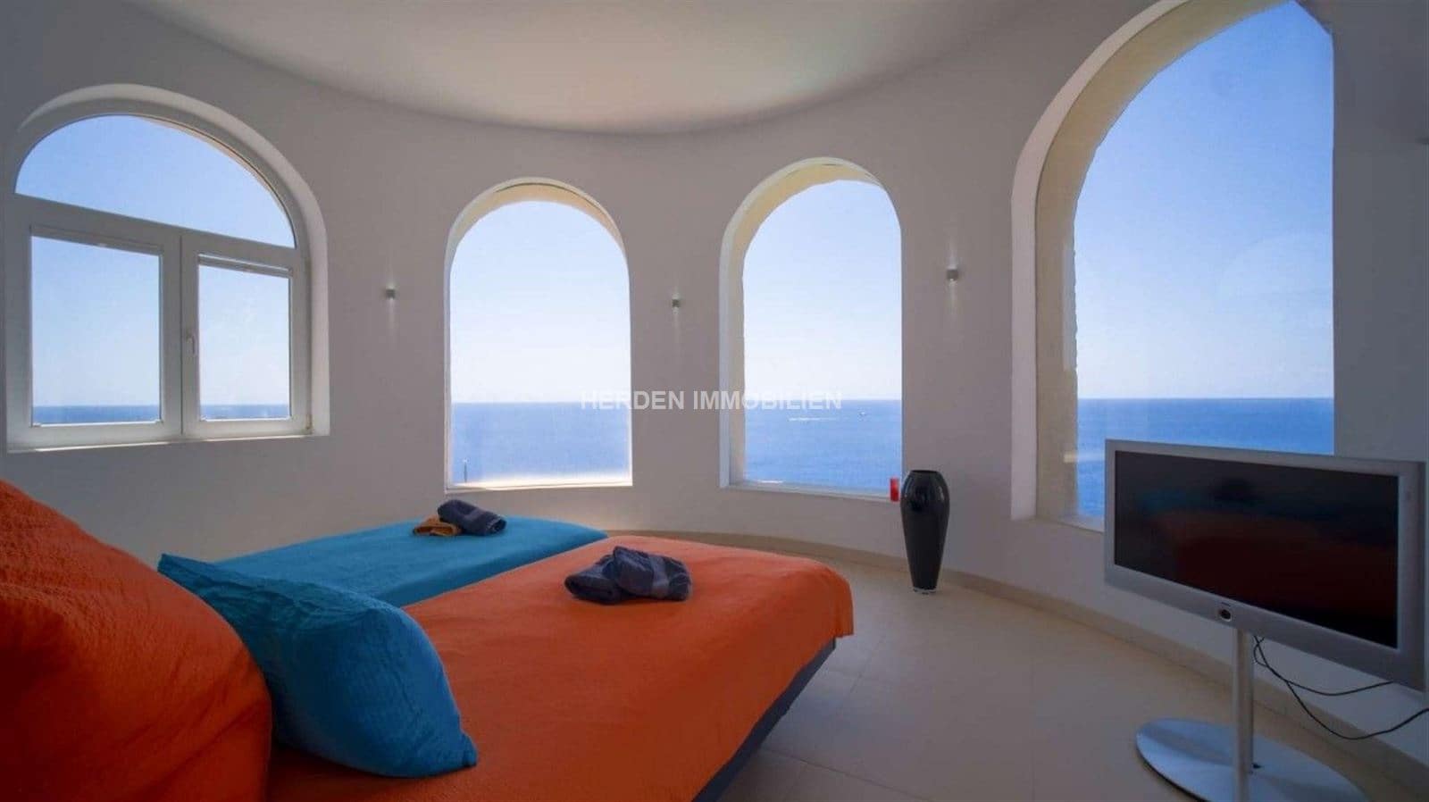 5 bedroom Villa for sale in Calvia with pool - € 3,950,000 (Ref: 9734039)