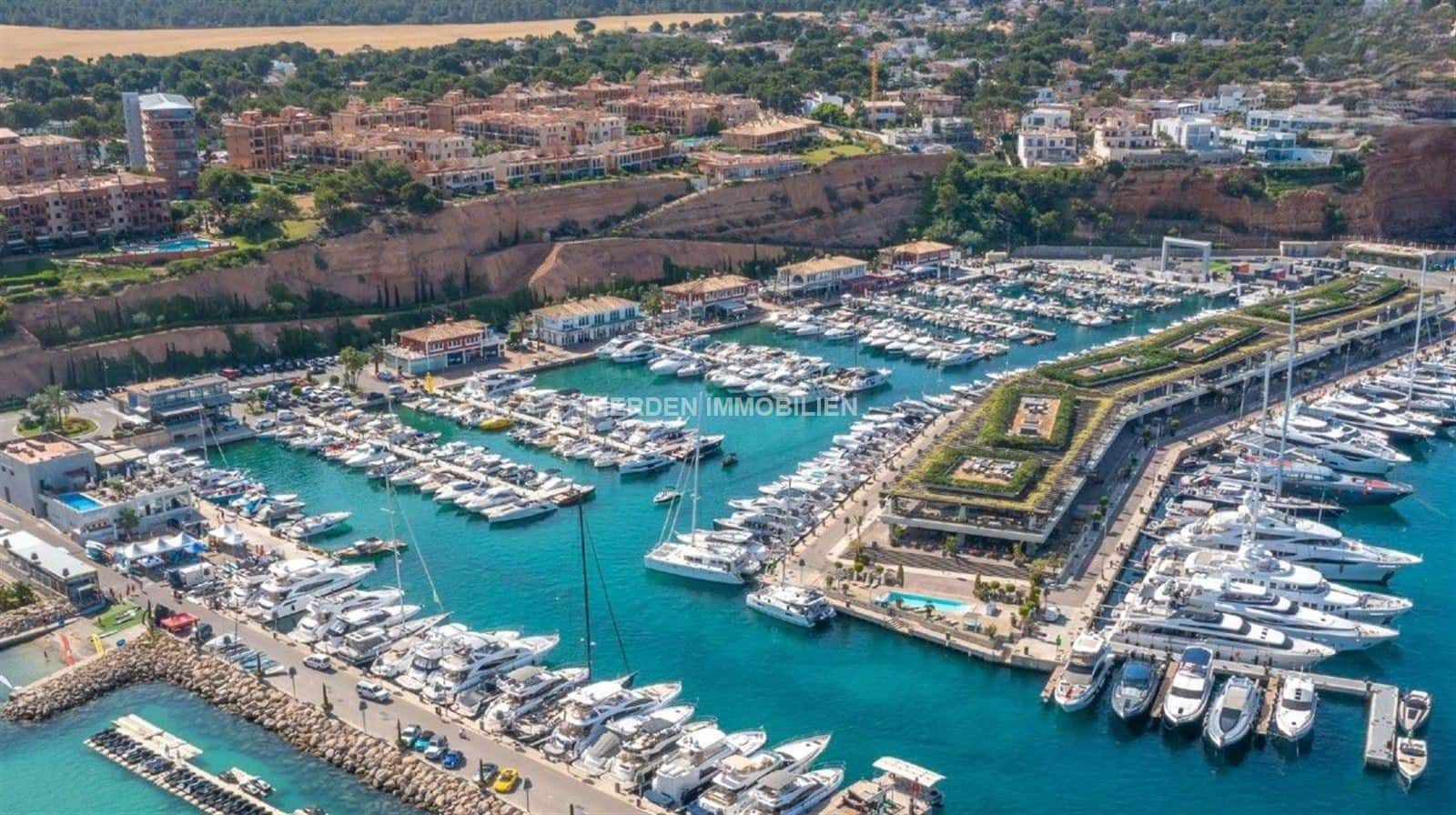 5 bedroom Villa for sale in Calvia with pool - € 3,950,000 (Ref: 9734039)