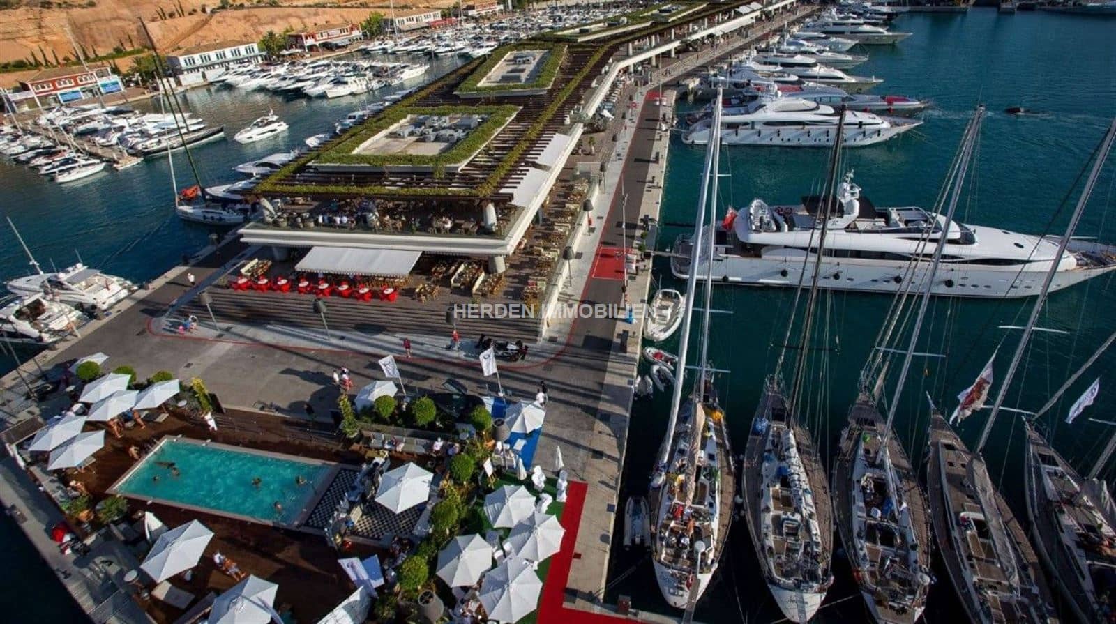 5 bedroom Villa for sale in Calvia with pool - € 3,950,000 (Ref: 9734039)