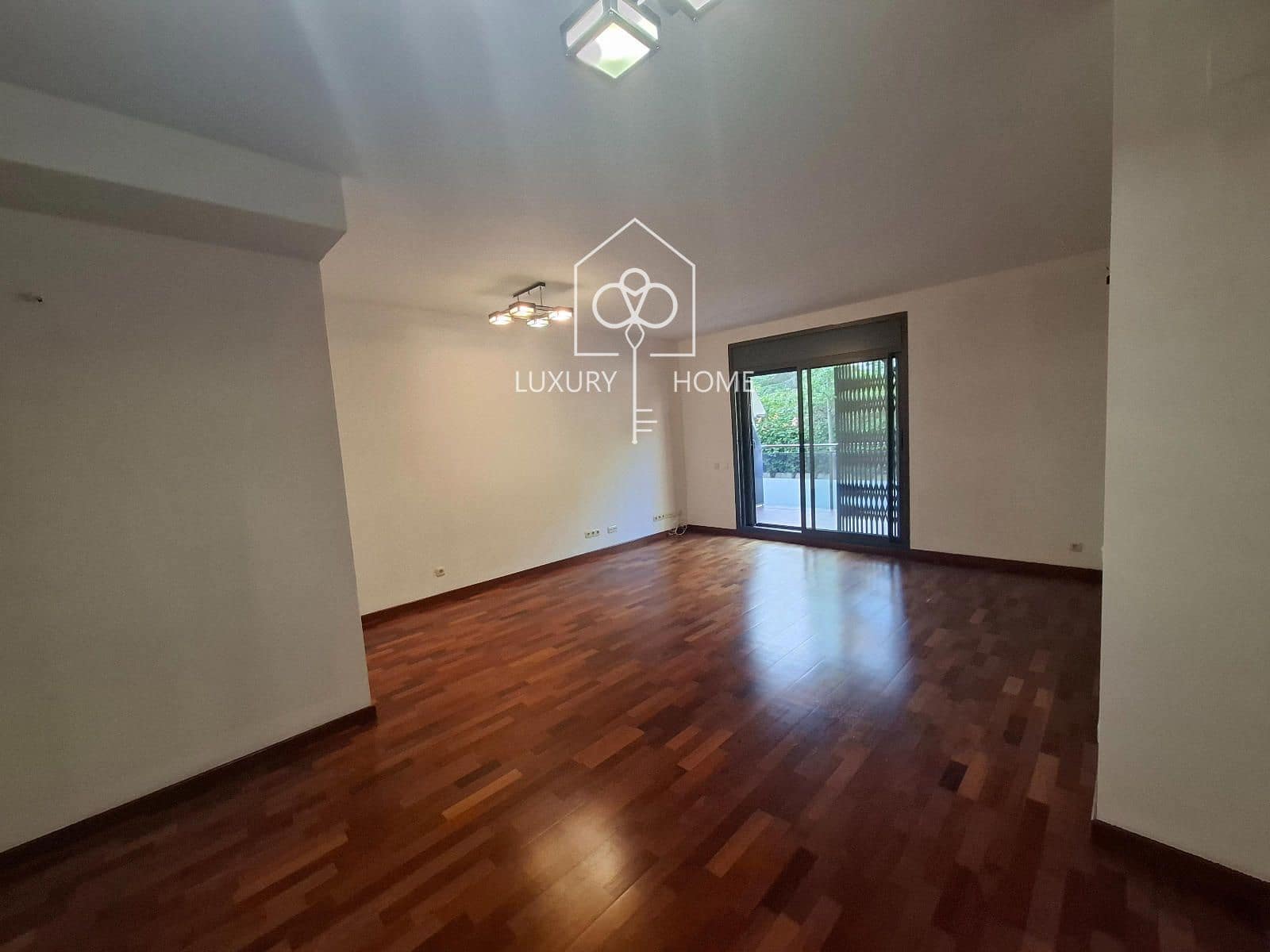 Appartement de 4 chambres à louer à Castelldefels avec piscine garage - 3 000 € (Ref: 10158364)