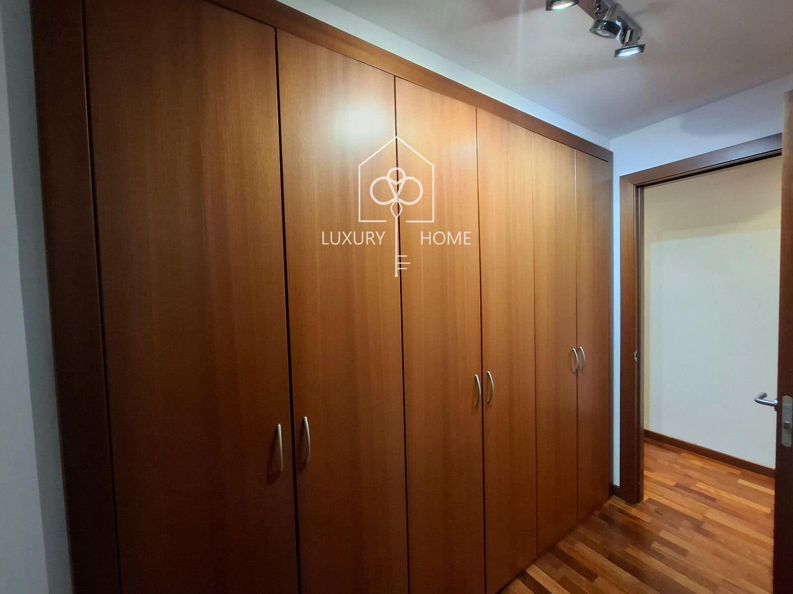 Appartement de 4 chambres à louer à Castelldefels avec piscine garage - 3 000 € (Ref: 10158364)