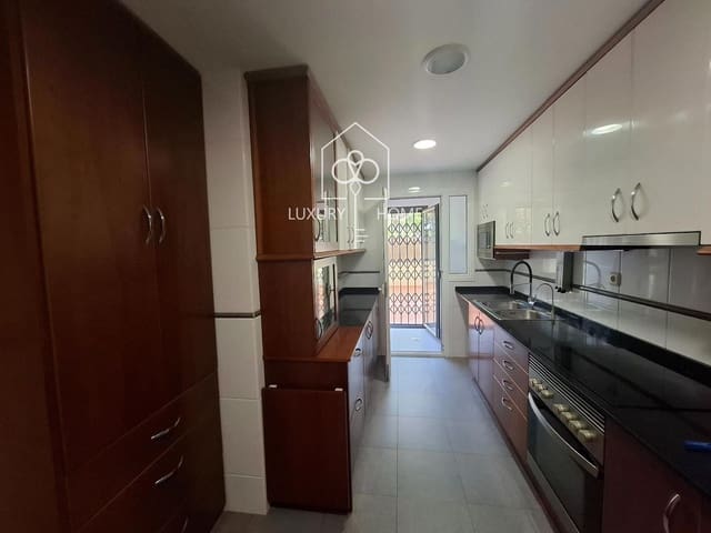 Appartement de 4 chambres à louer à Castelldefels avec piscine garage - 3 000 € (Ref: 10158364)