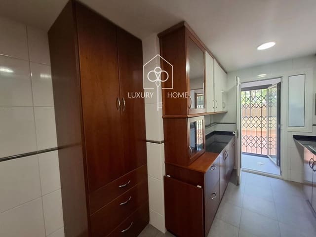 Appartement de 4 chambres à louer à Castelldefels avec piscine garage - 3 000 € (Ref: 10158364)