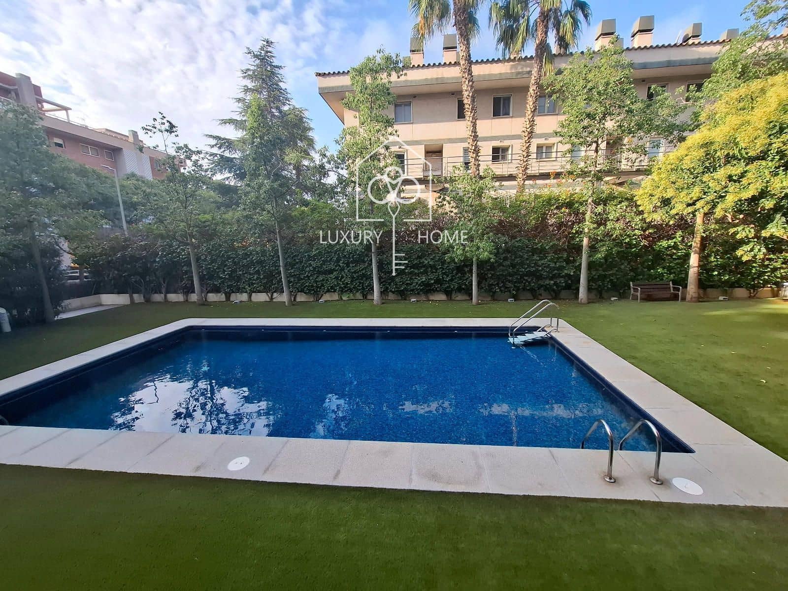Appartement de 4 chambres à louer à Castelldefels avec piscine garage - 3 000 € (Ref: 10158364)