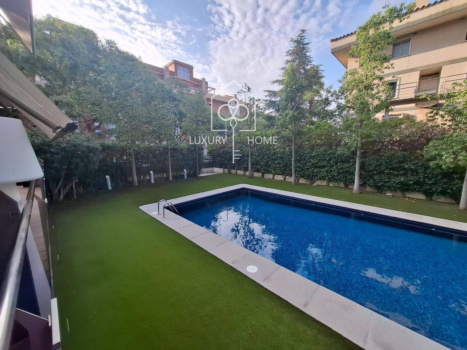 Appartement de 4 chambres à louer à Castelldefels avec piscine garage - 3 000 € (Ref: 10158364)