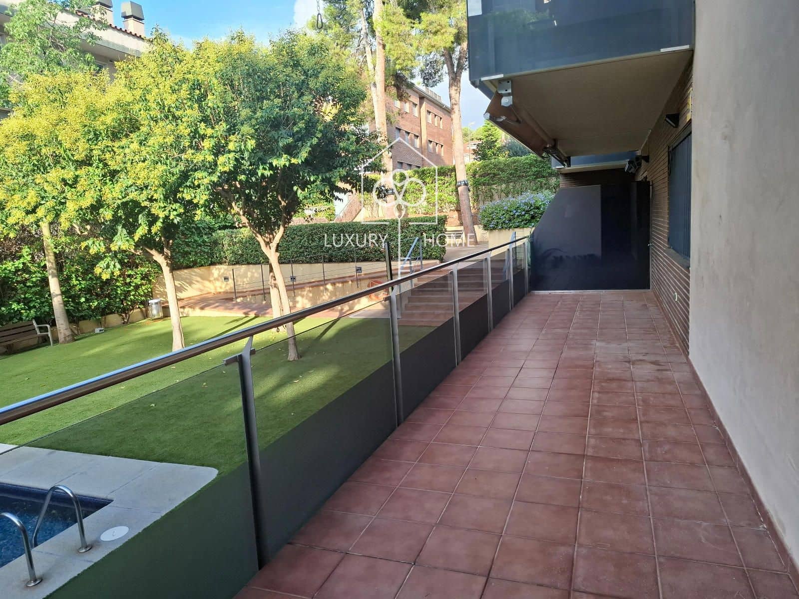 Appartement de 4 chambres à louer à Castelldefels avec piscine garage - 3 000 € (Ref: 10158364)