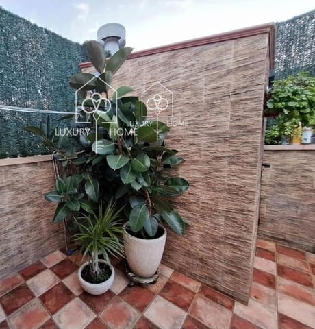 4 bedroom Penthouse for sale in L'Hospitalet de Llobregat with garage - € 699,500 (Ref: 9483950)