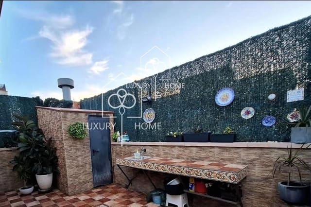 4 bedroom Penthouse for sale in L'Hospitalet de Llobregat with garage - € 699,500 (Ref: 9483950)