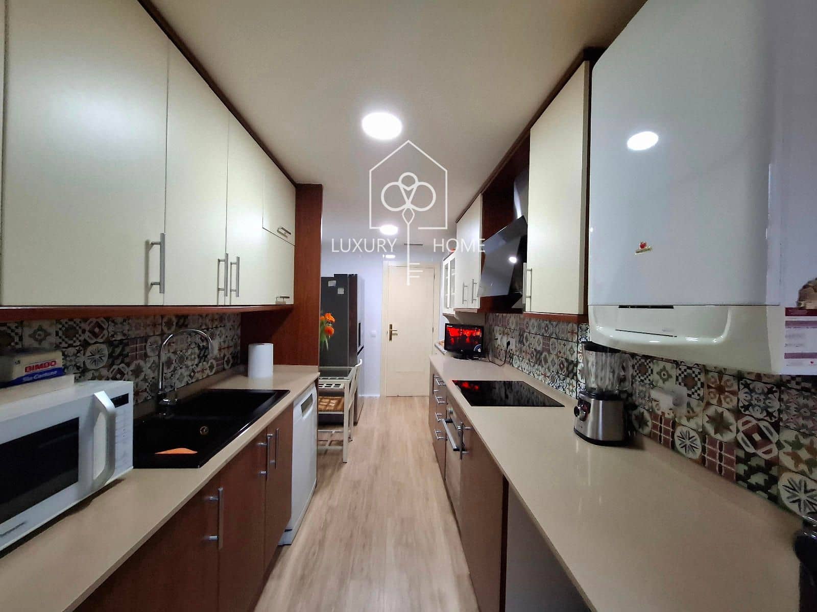 4 bedroom Penthouse for sale in L'Hospitalet de Llobregat with garage - € 699,500 (Ref: 9483950)