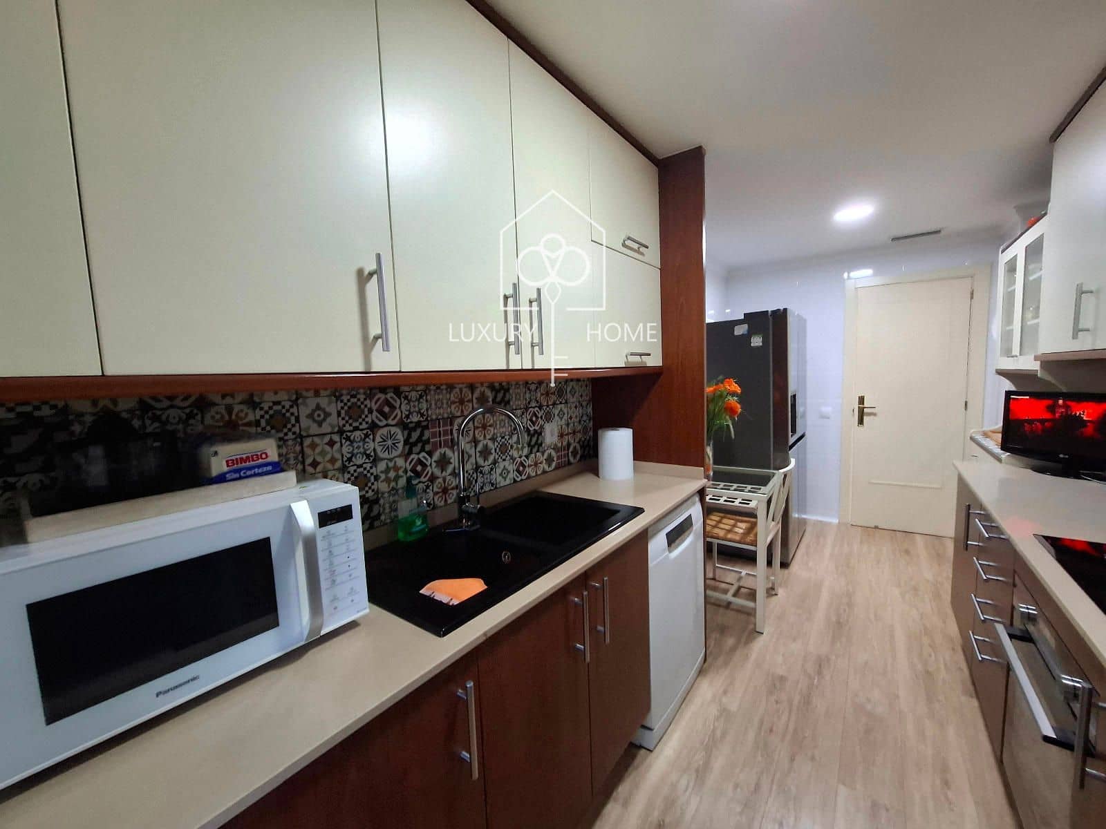 4 bedroom Penthouse for sale in L'Hospitalet de Llobregat with garage - € 699,500 (Ref: 9483950)