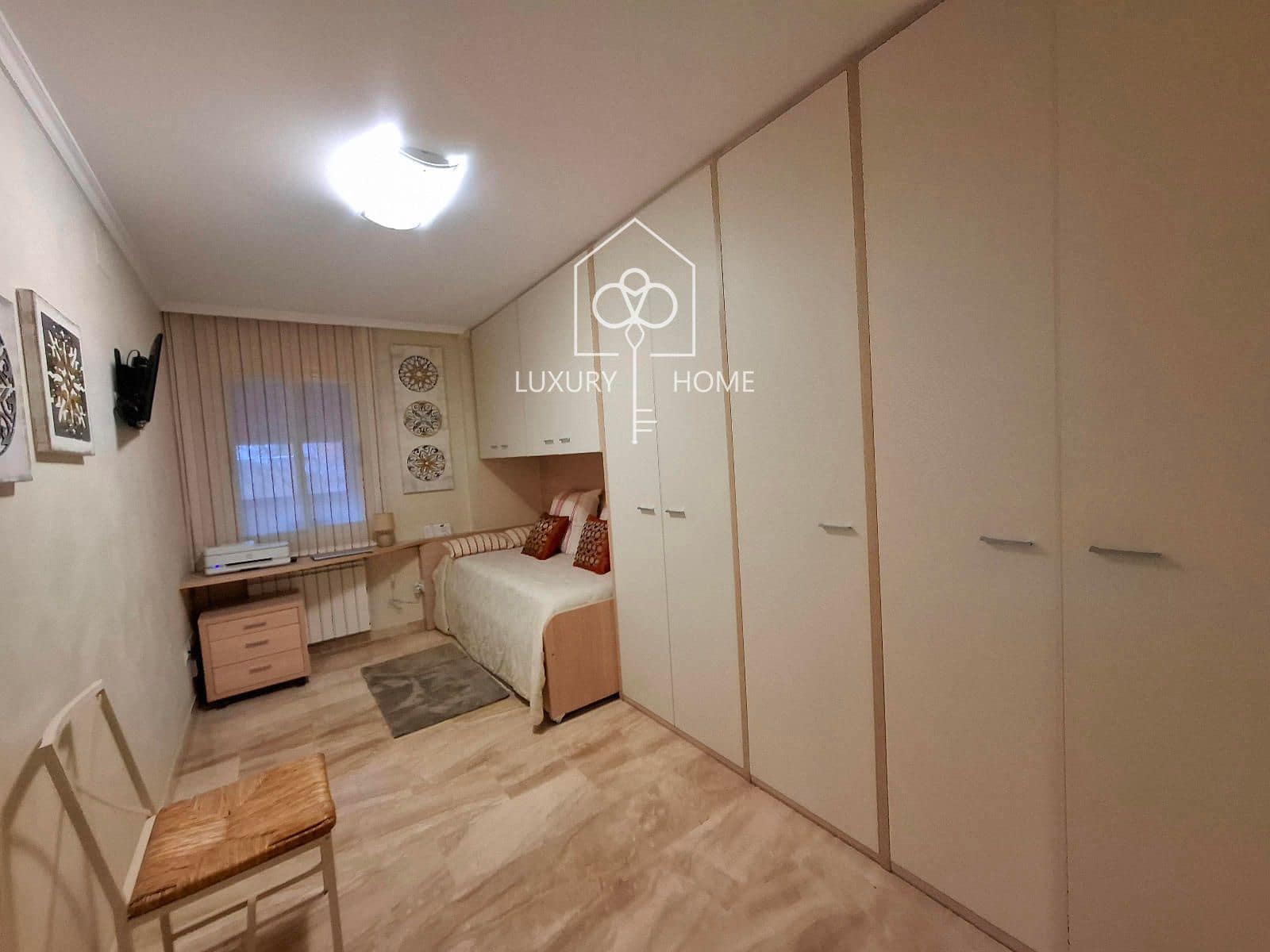 4 bedroom Penthouse for sale in L'Hospitalet de Llobregat with garage - € 699,500 (Ref: 9483950)