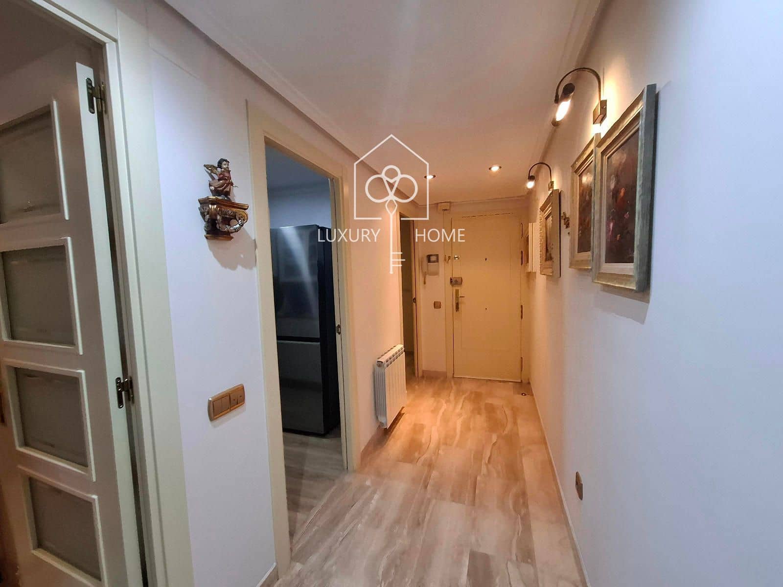 4 bedroom Penthouse for sale in L'Hospitalet de Llobregat with garage - € 699,500 (Ref: 9483950)