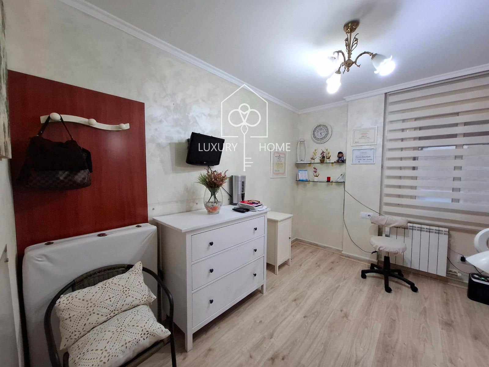 4 bedroom Penthouse for sale in L'Hospitalet de Llobregat with garage - € 699,500 (Ref: 9483950)