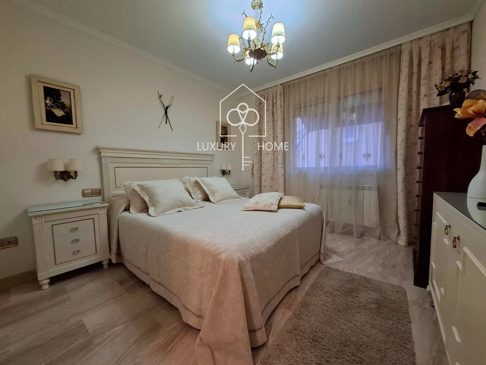 4 bedroom Penthouse for sale in L'Hospitalet de Llobregat with garage - € 699,500 (Ref: 9483950)