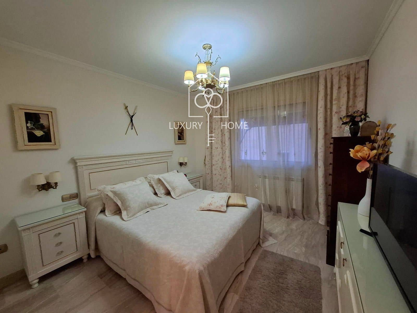 4 bedroom Penthouse for sale in L'Hospitalet de Llobregat with garage - € 699,500 (Ref: 9483950)