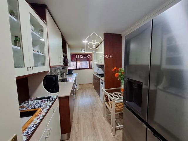 4 bedroom Penthouse for sale in L'Hospitalet de Llobregat with garage - € 699,500 (Ref: 9483950)
