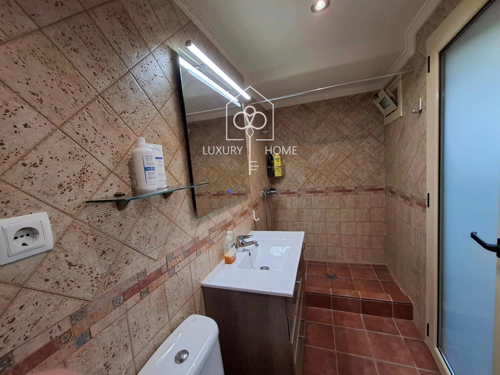 4 bedroom Penthouse for sale in L'Hospitalet de Llobregat with garage - € 699,500 (Ref: 9483950)