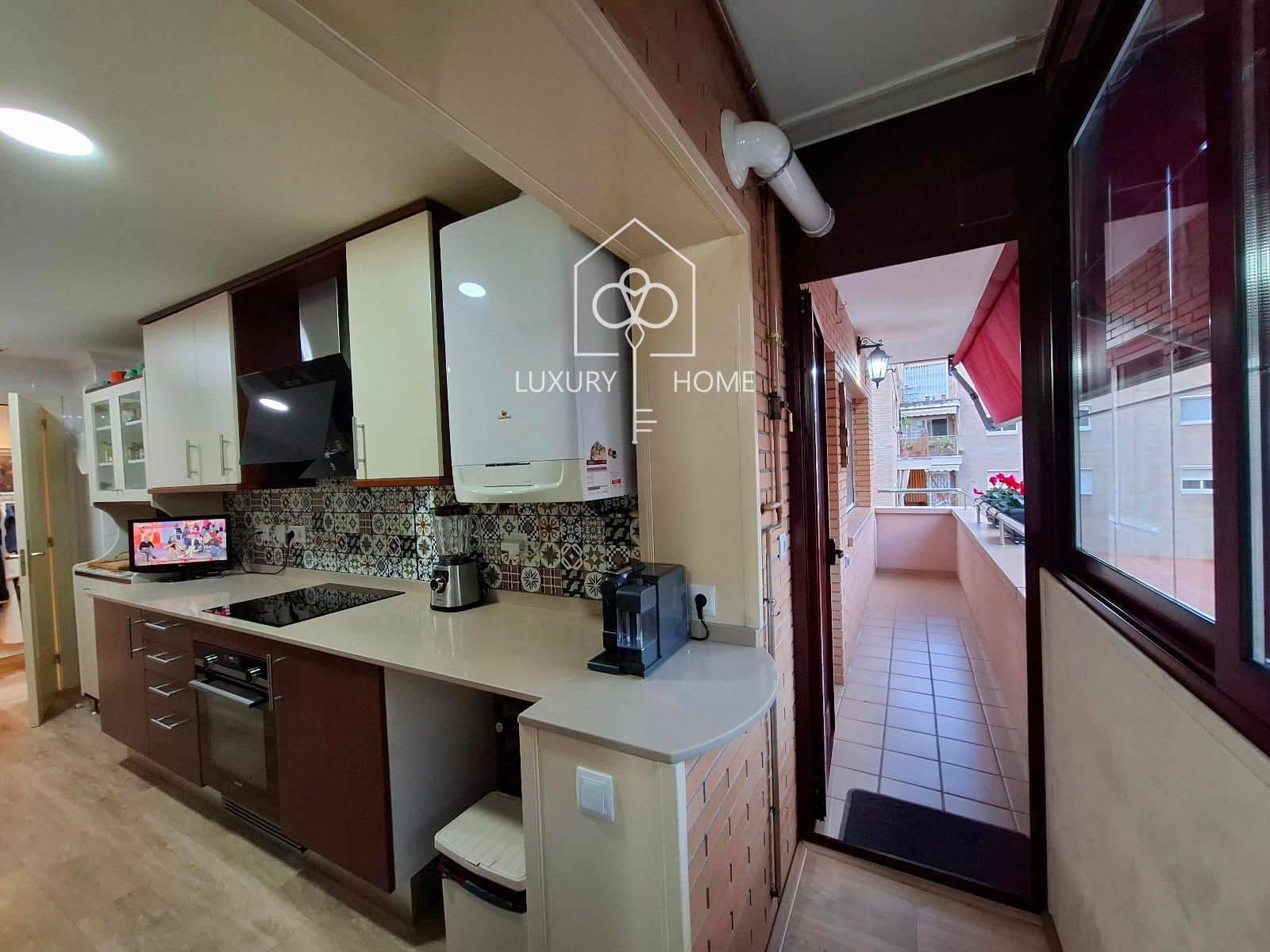 4 bedroom Penthouse for sale in L'Hospitalet de Llobregat with garage - € 699,500 (Ref: 9483950)