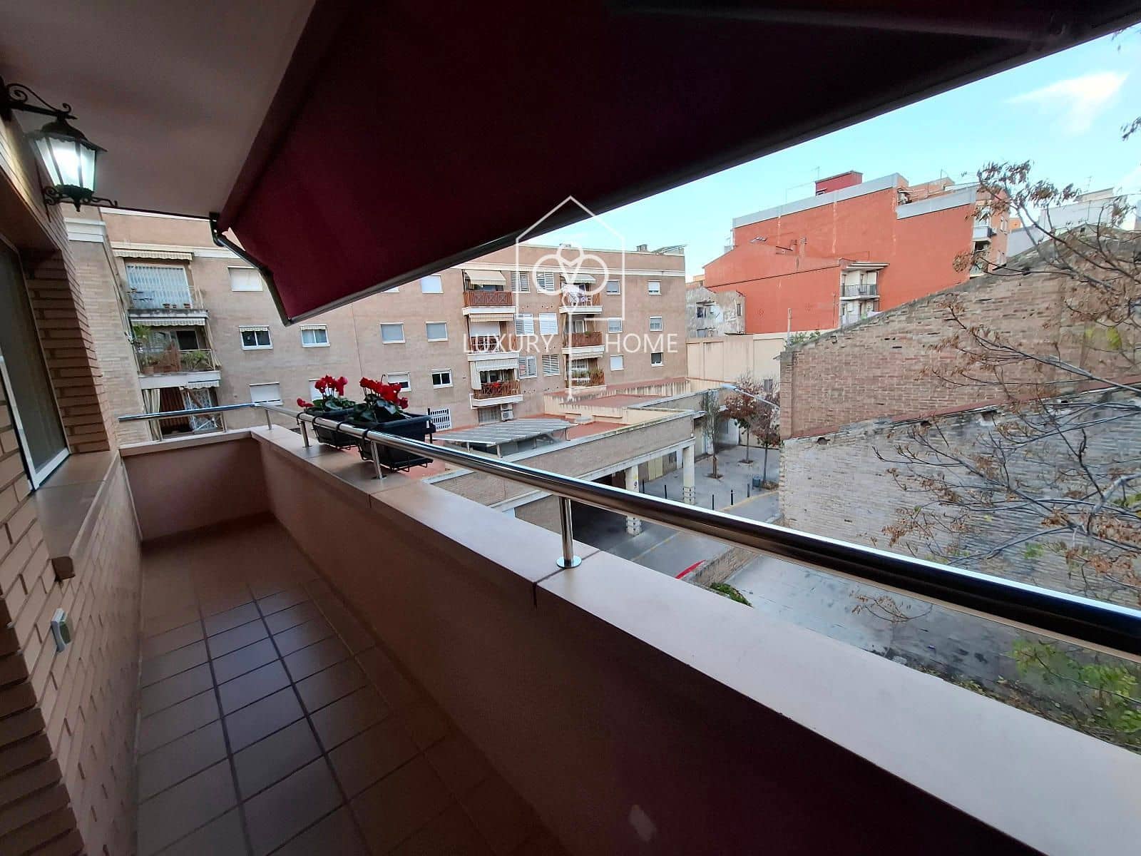 4 bedroom Penthouse for sale in L'Hospitalet de Llobregat with garage - € 699,500 (Ref: 9483950)