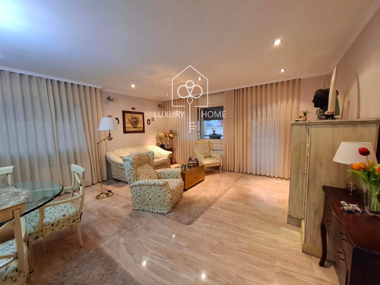 4 bedroom Penthouse for sale in L'Hospitalet de Llobregat with garage - € 699,500 (Ref: 9483950)