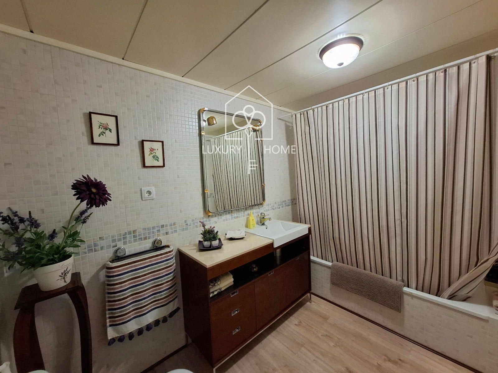 4 bedroom Penthouse for sale in L'Hospitalet de Llobregat with garage - € 699,500 (Ref: 9483950)