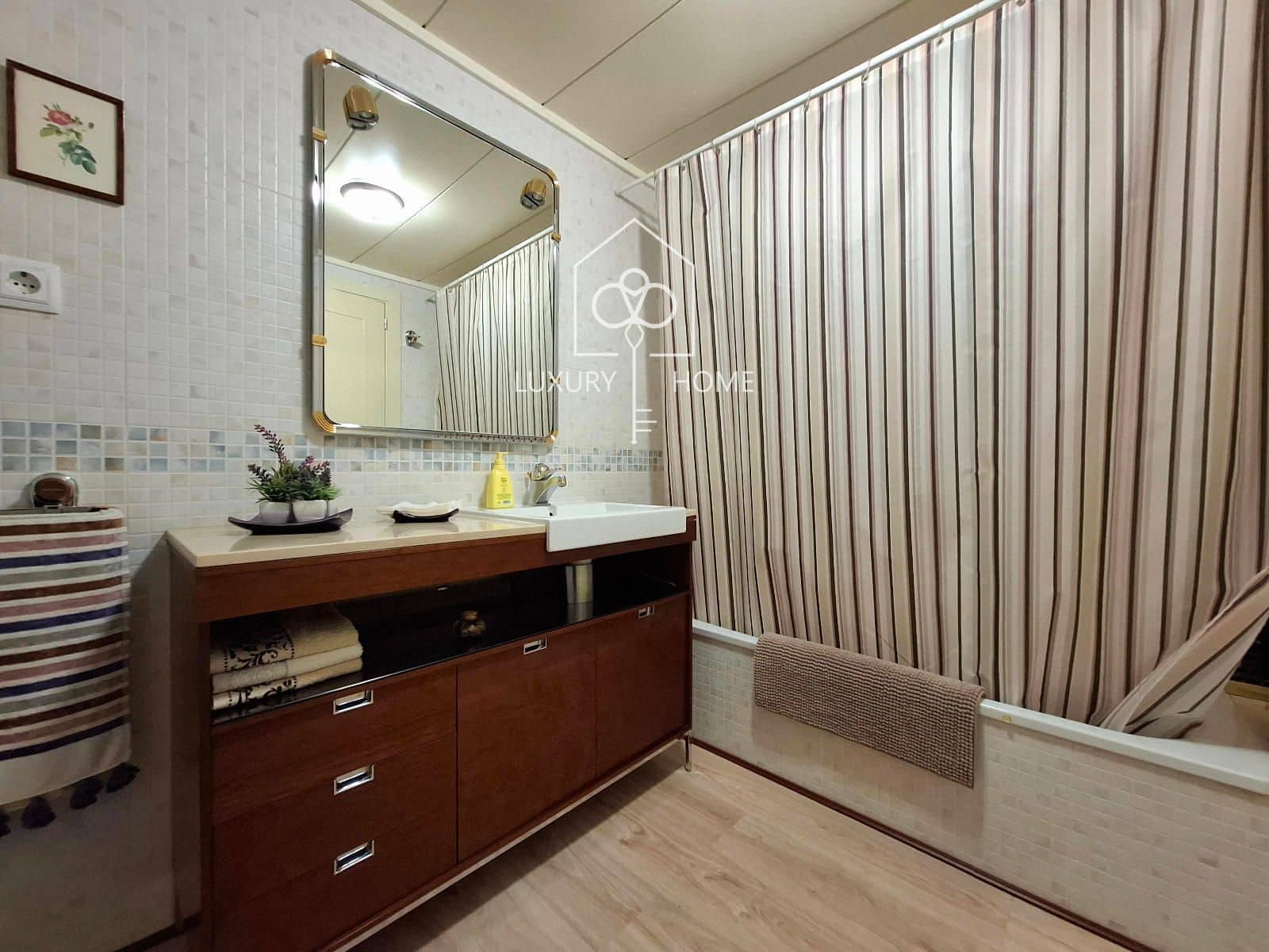 4 bedroom Penthouse for sale in L'Hospitalet de Llobregat with garage - € 699,500 (Ref: 9483950)