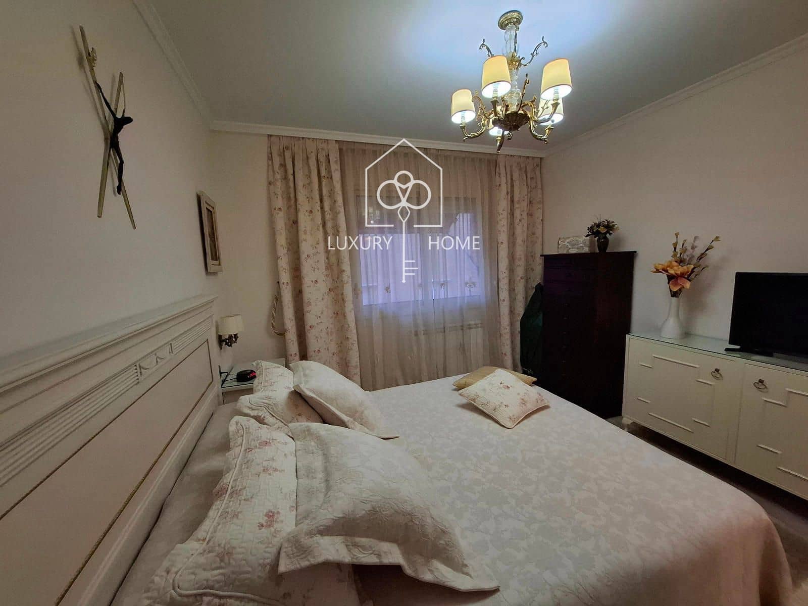 4 bedroom Penthouse for sale in L'Hospitalet de Llobregat with garage - € 699,500 (Ref: 9483950)