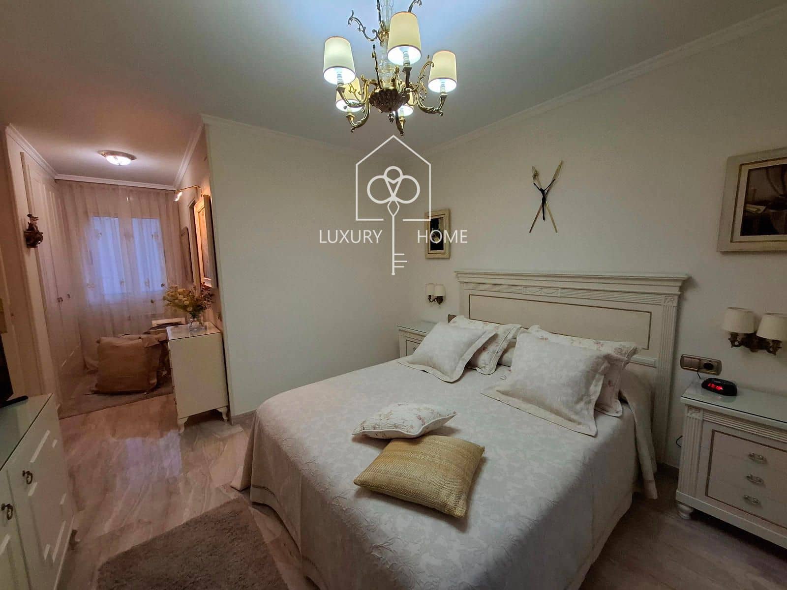 4 bedroom Penthouse for sale in L'Hospitalet de Llobregat with garage - € 699,500 (Ref: 9483950)