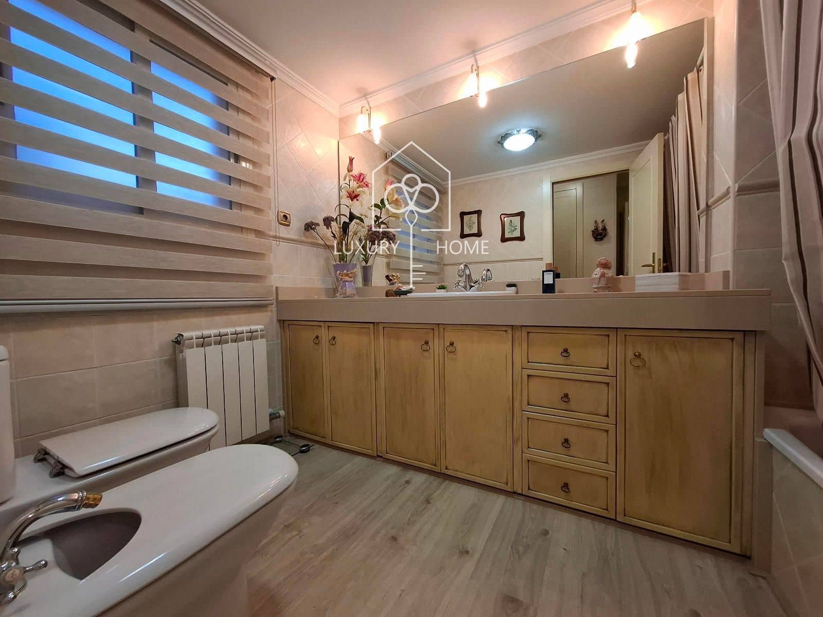 4 bedroom Penthouse for sale in L'Hospitalet de Llobregat with garage - € 699,500 (Ref: 9483950)