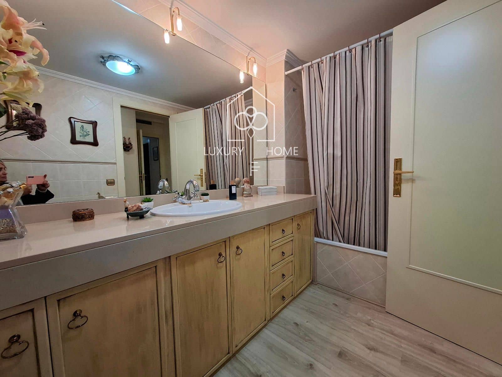 4 bedroom Penthouse for sale in L'Hospitalet de Llobregat with garage - € 699,500 (Ref: 9483950)