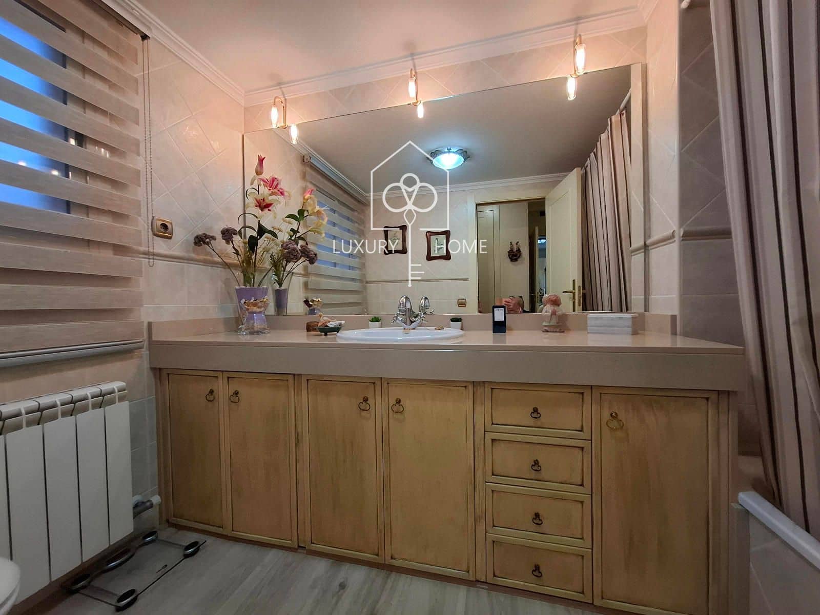 4 bedroom Penthouse for sale in L'Hospitalet de Llobregat with garage - € 699,500 (Ref: 9483950)