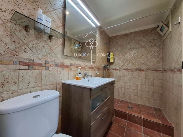 4 bedroom Penthouse for sale in L'Hospitalet de Llobregat with garage - € 699,500 (Ref: 9483950)