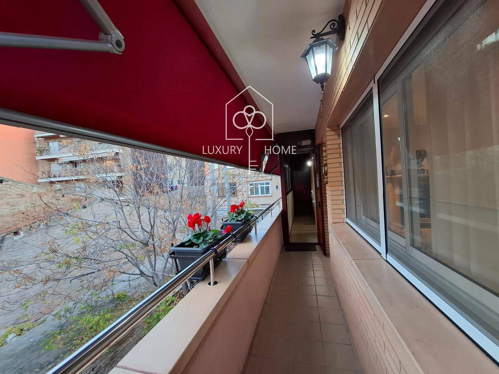 4 bedroom Penthouse for sale in L'Hospitalet de Llobregat with garage - € 699,500 (Ref: 9483950)