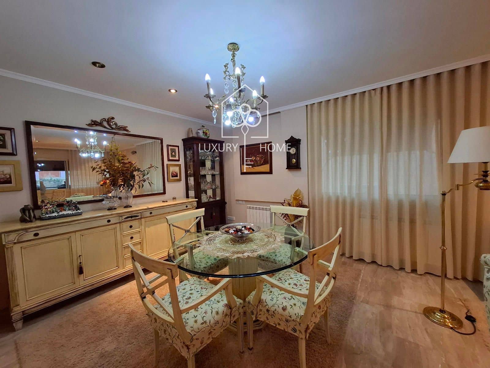 4 bedroom Penthouse for sale in L'Hospitalet de Llobregat with garage - € 699,500 (Ref: 9483950)