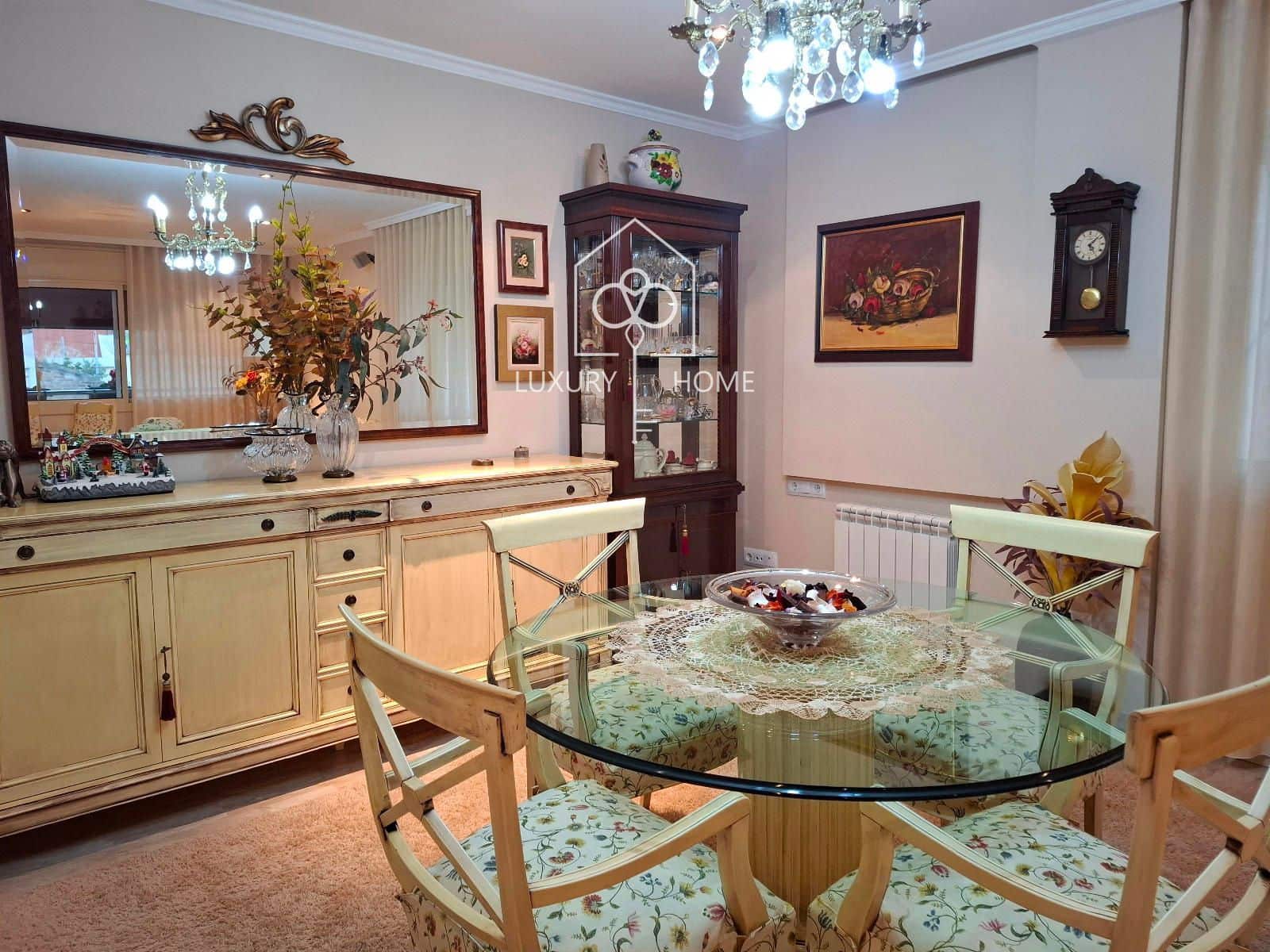 4 bedroom Penthouse for sale in L'Hospitalet de Llobregat with garage - € 699,500 (Ref: 9483950)