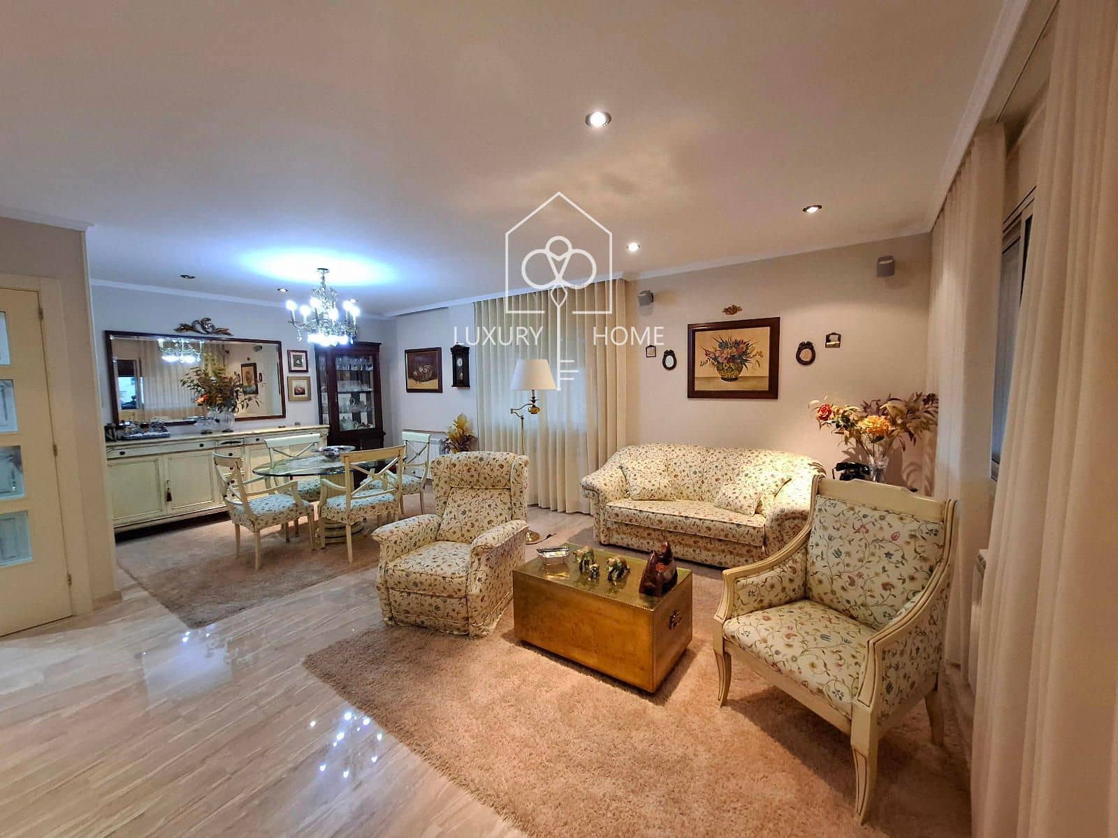 4 bedroom Penthouse for sale in L'Hospitalet de Llobregat with garage - € 699,500 (Ref: 9483950)