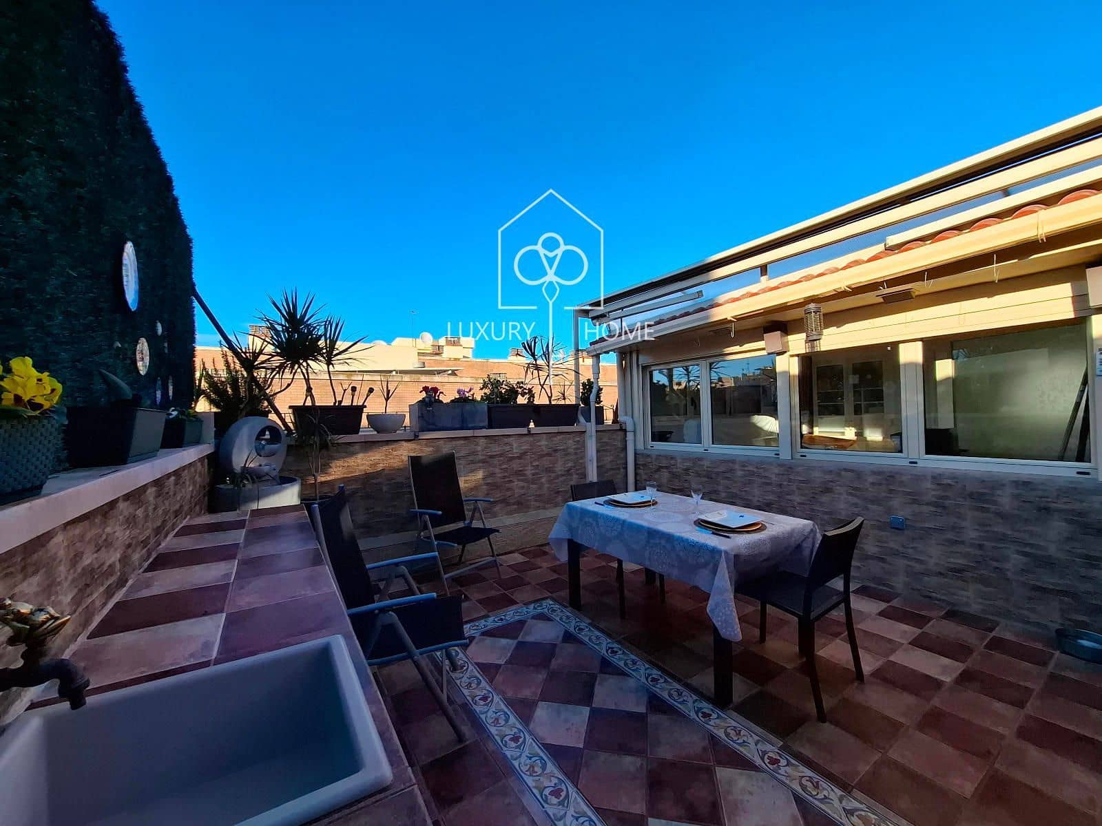 4 soveværelse Penthouse til salg i L'Hospitalet de Llobregat med garage - € 699.500 (Ref: 9483950)