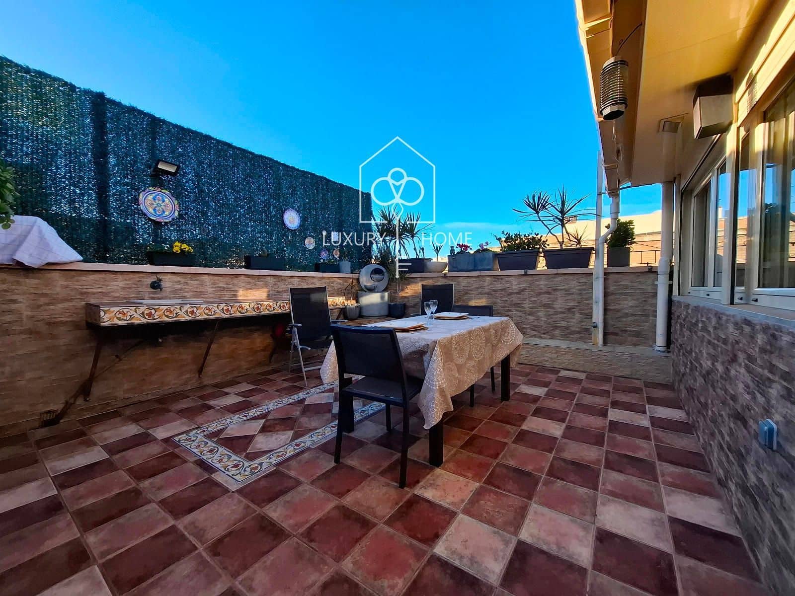 4 soveværelse Penthouse til salg i L'Hospitalet de Llobregat med garage - € 699.500 (Ref: 9483950)