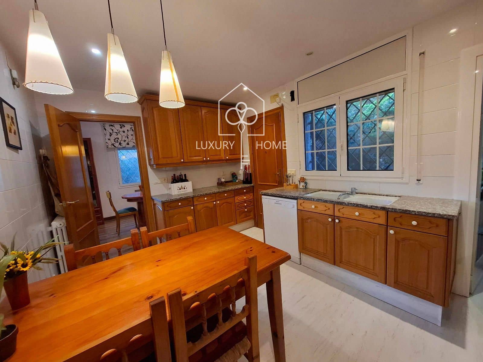 4 bedroom Villa for sale in Begues with pool garage - € 620,000 (Ref: 9483952)