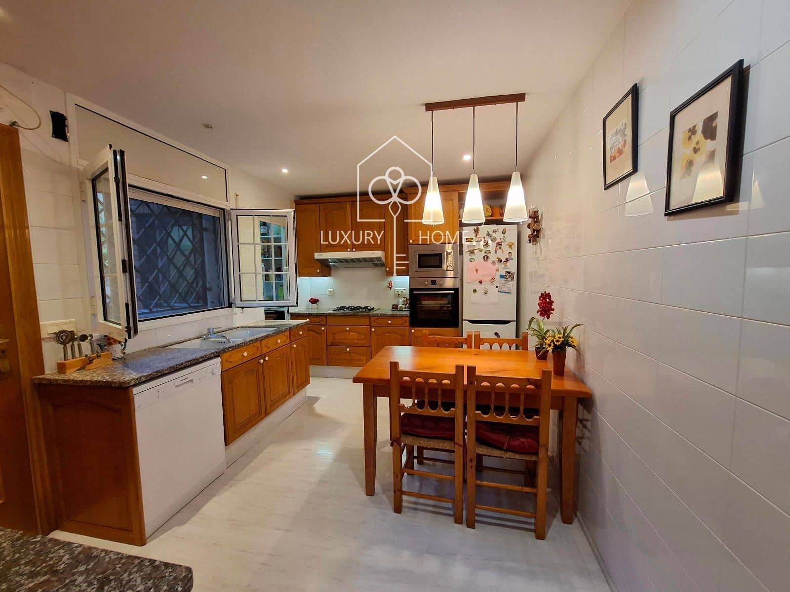 4 bedroom Villa for sale in Begues with pool garage - € 620,000 (Ref: 9483952)