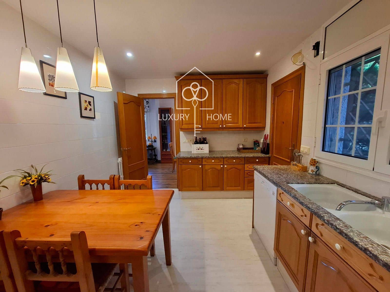 4 bedroom Villa for sale in Begues with pool garage - € 620,000 (Ref: 9483952)