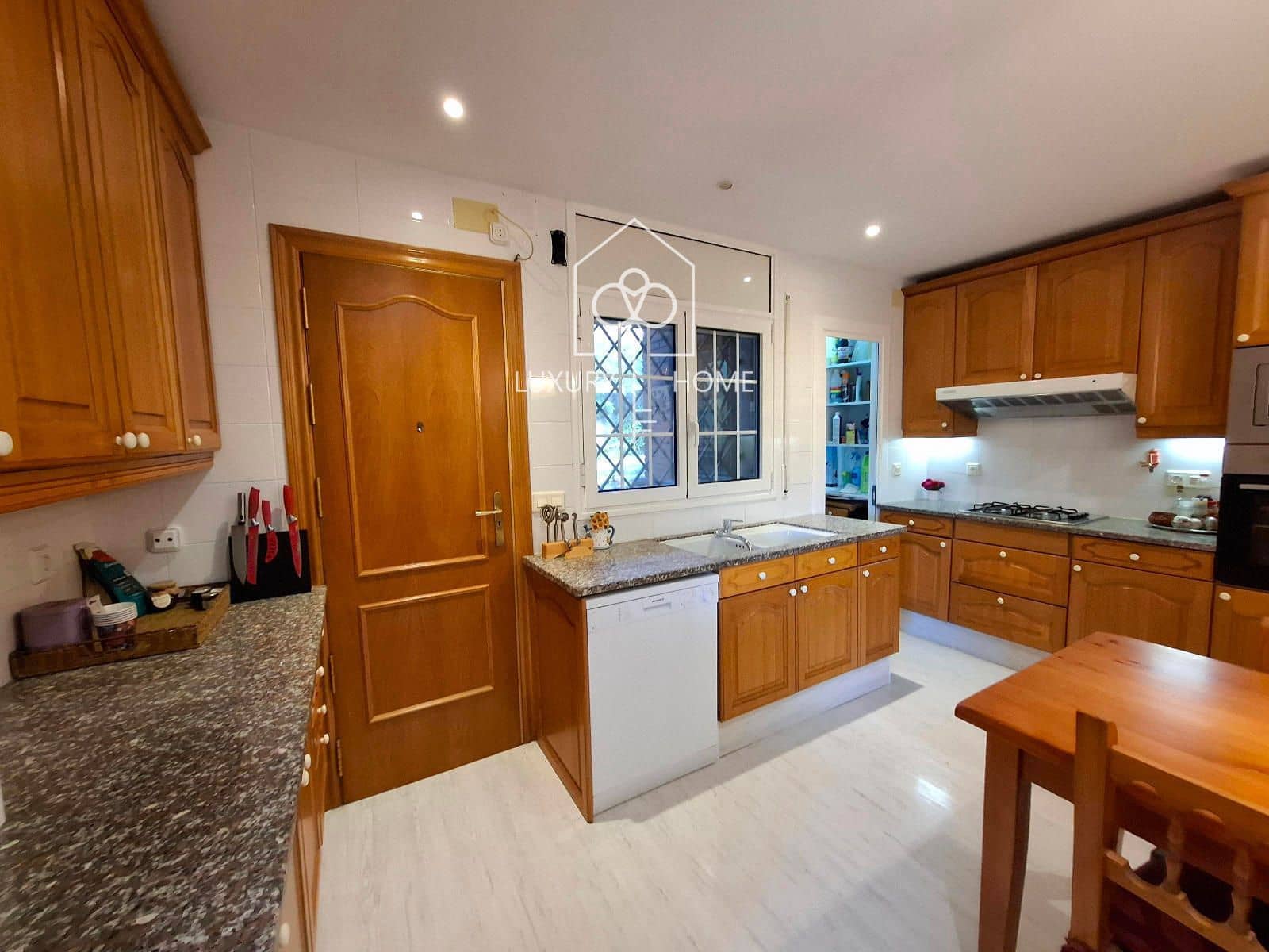 4 bedroom Villa for sale in Begues with pool garage - € 620,000 (Ref: 9483952)